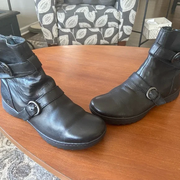 Born Leather Black Ankle Booties with Buckle Detail - Picture 10 of 11